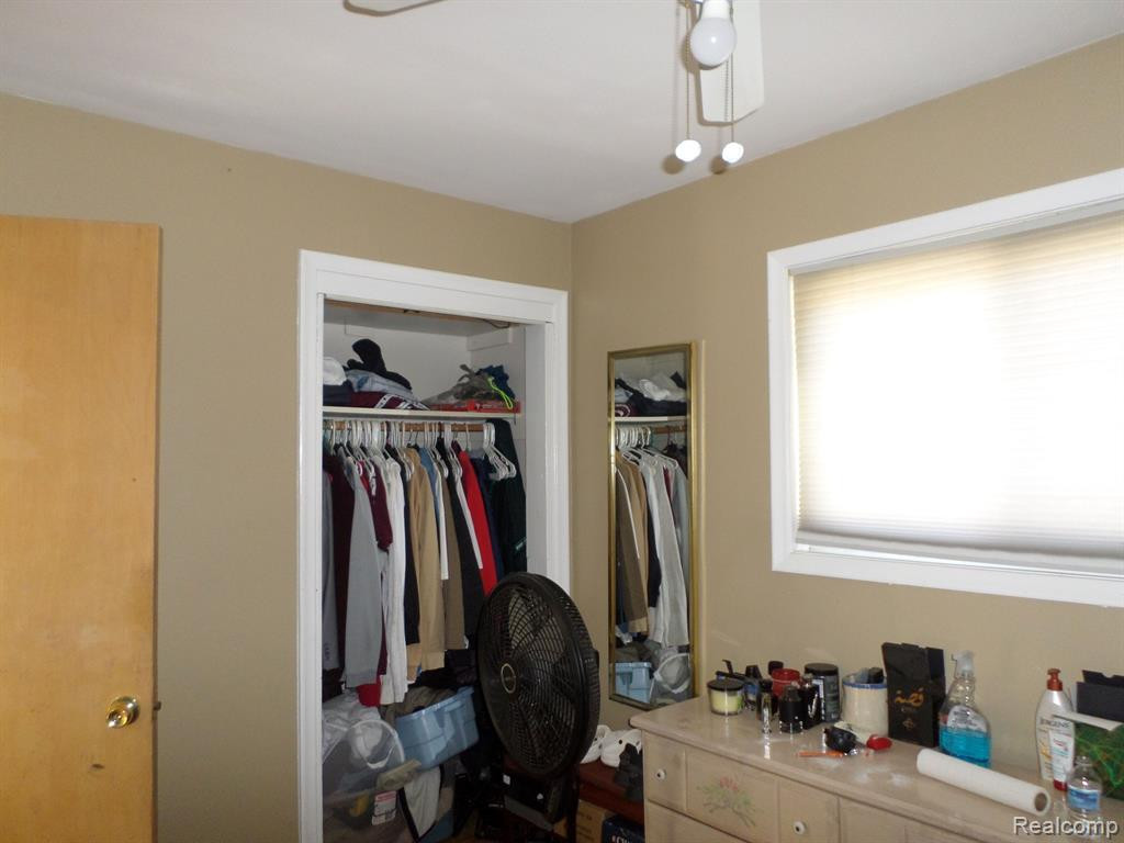 8386 COLONIAL Street, Dearborn Heights, MI 48127 — Photo 16