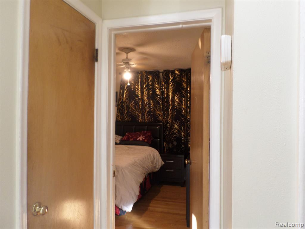 8386 COLONIAL Street, Dearborn Heights, MI 48127 — Photo 17