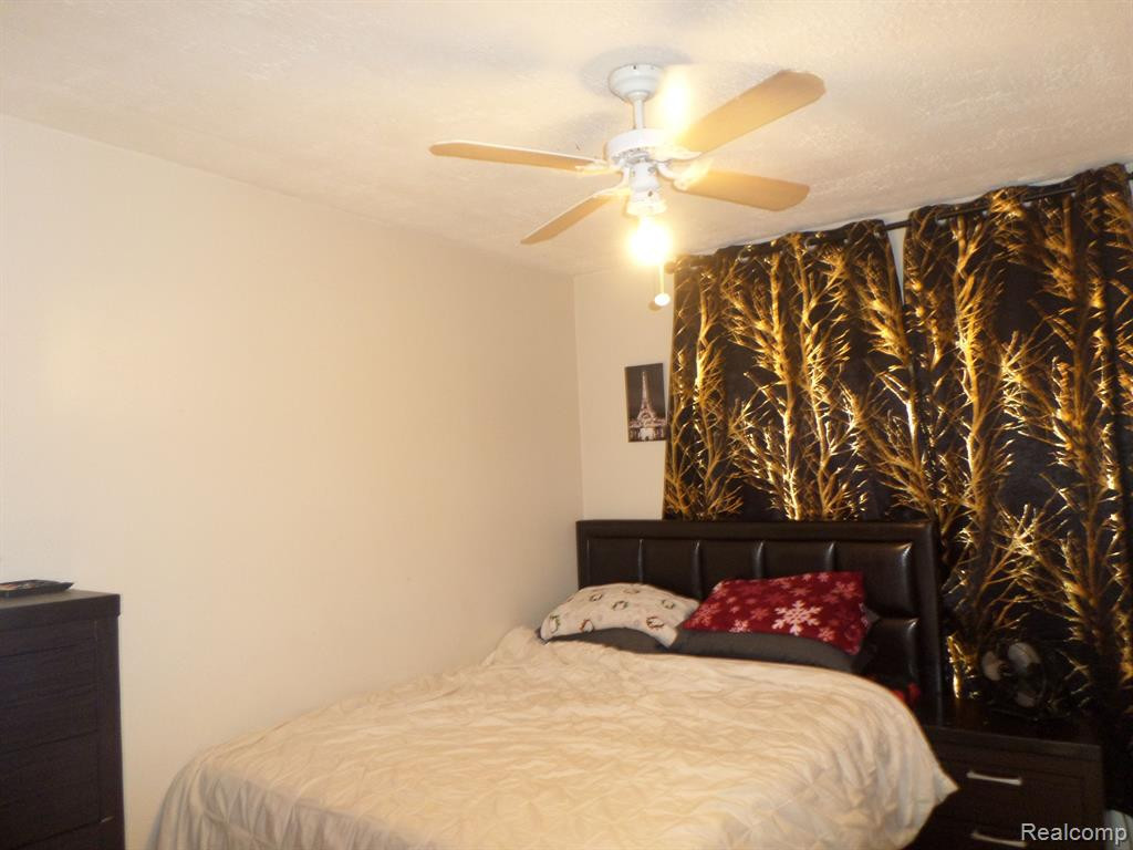 8386 COLONIAL Street, Dearborn Heights, MI 48127 — Photo 18