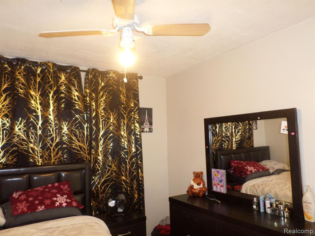 8386 COLONIAL Street, Dearborn Heights, MI 48127 — Photo 19