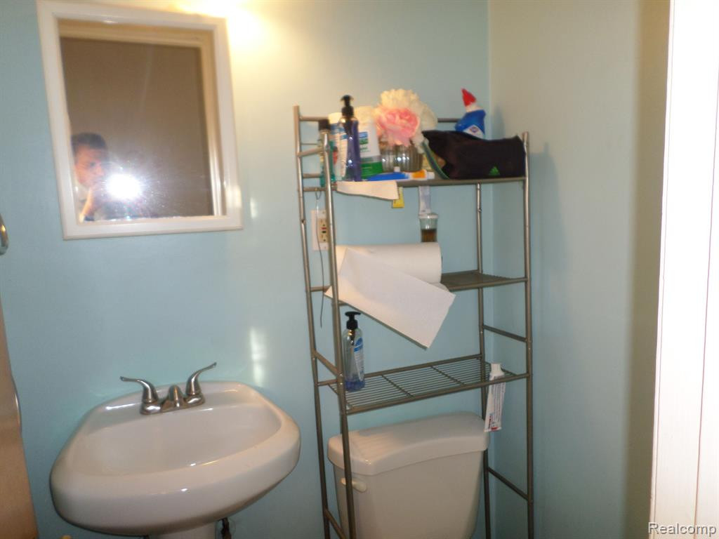 8386 COLONIAL Street, Dearborn Heights, MI 48127 — Photo 23
