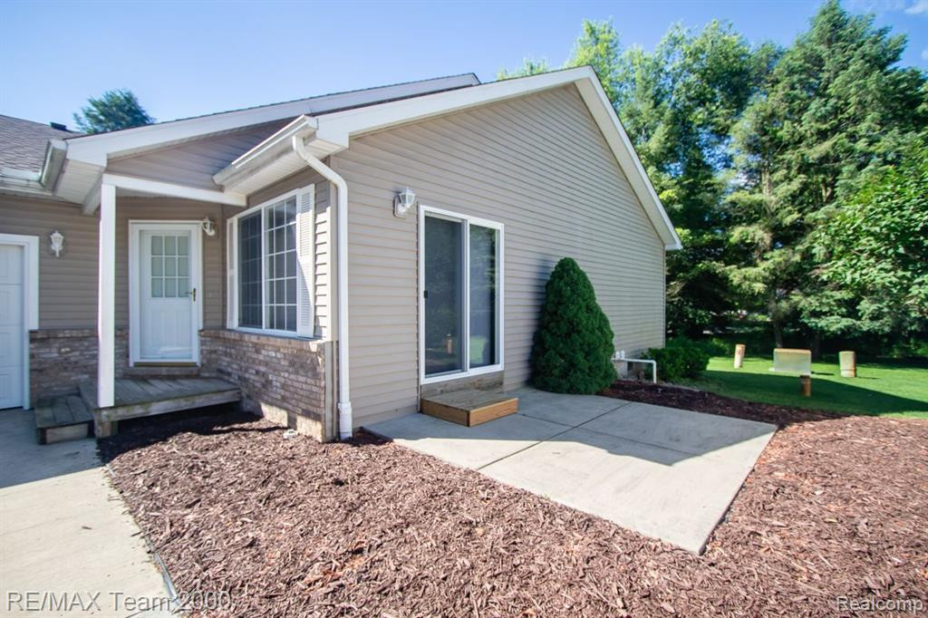 8890 REDSTONE Drive, Pinckney, MI 48169 — Photo 5