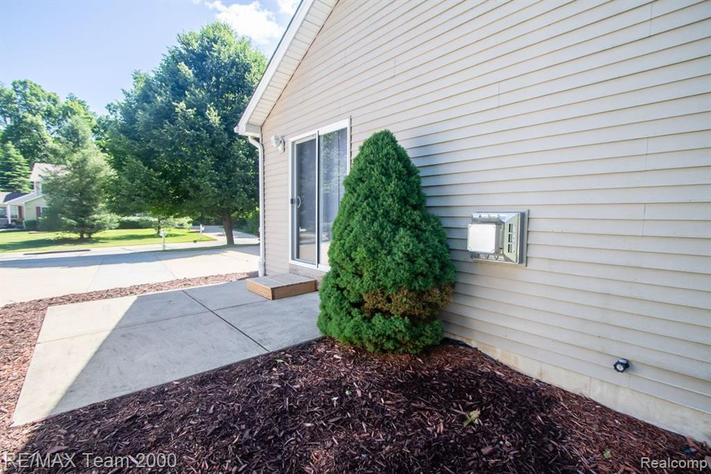 8890 REDSTONE Drive, Pinckney, MI 48169 — Photo 6