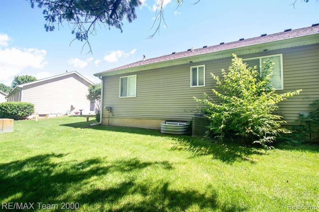 8890 REDSTONE Drive, Pinckney, MI 48169 — Photo 10