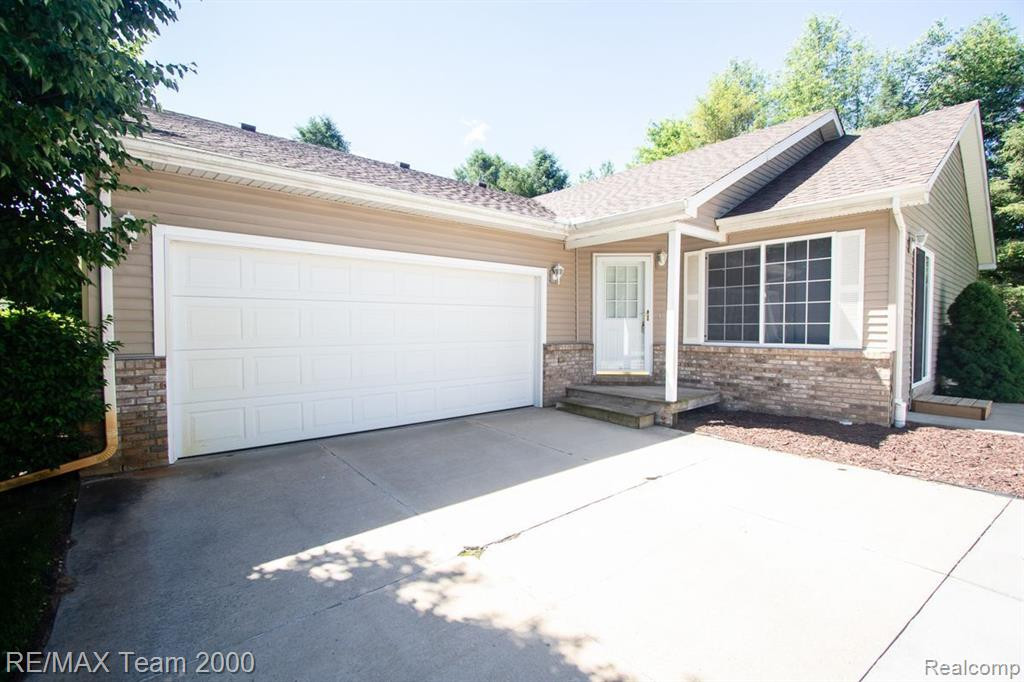 8890 REDSTONE Drive, Pinckney, MI 48169 — Photo 11