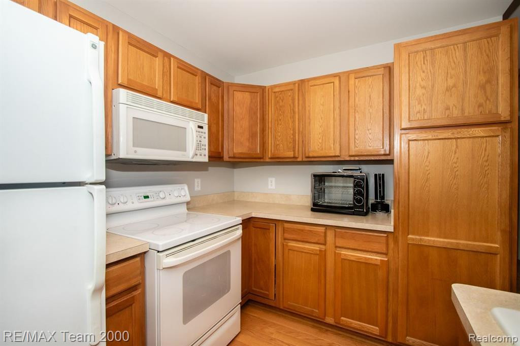 8890 REDSTONE Drive, Pinckney, MI 48169 — Photo 33