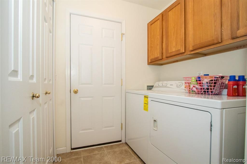 8890 REDSTONE Drive, Pinckney, MI 48169 — Photo 37