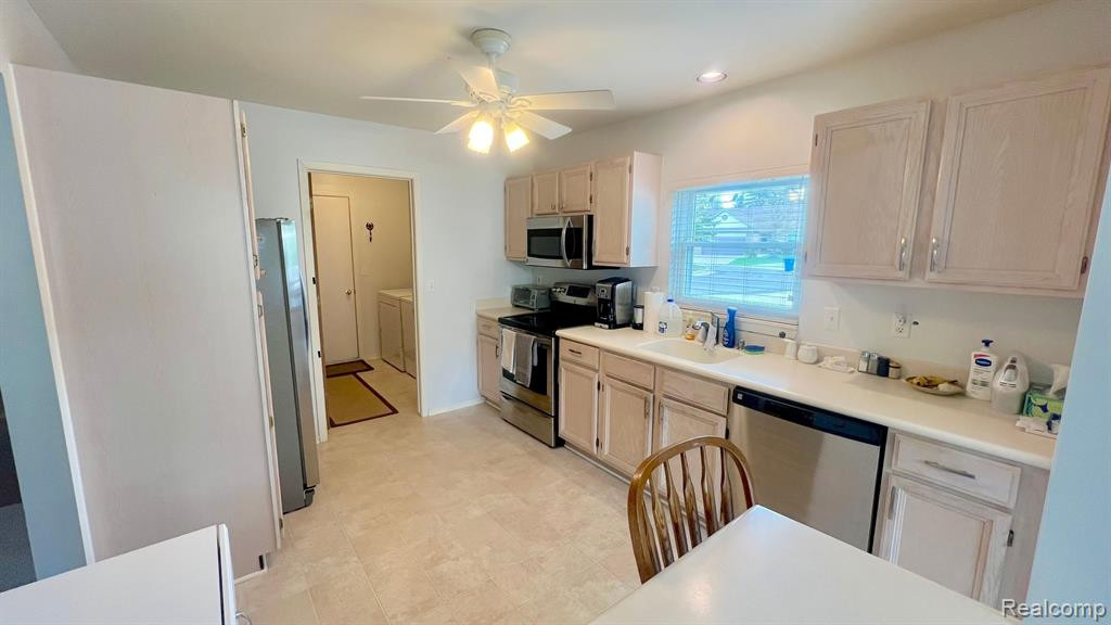 2242 MEADOW BROOK, Commerce Twp, MI 48390 — Photo 2