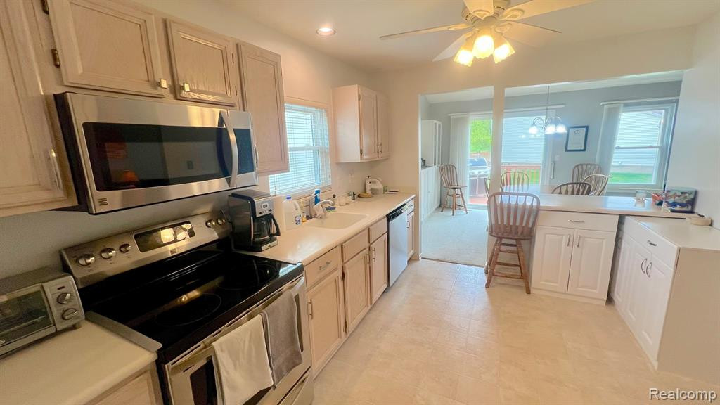 2242 MEADOW BROOK, Commerce Twp, MI 48390 — Photo 3
