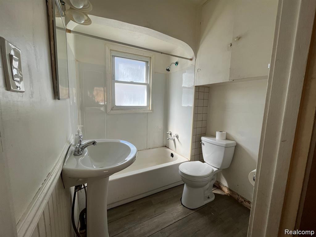 925 BARRIE Avenue, Flint, MI 48507 — Photo 7