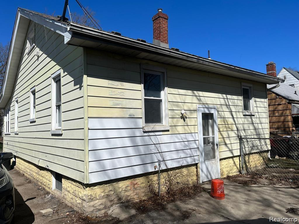 925 BARRIE Avenue, Flint, MI 48507 — Photo 10