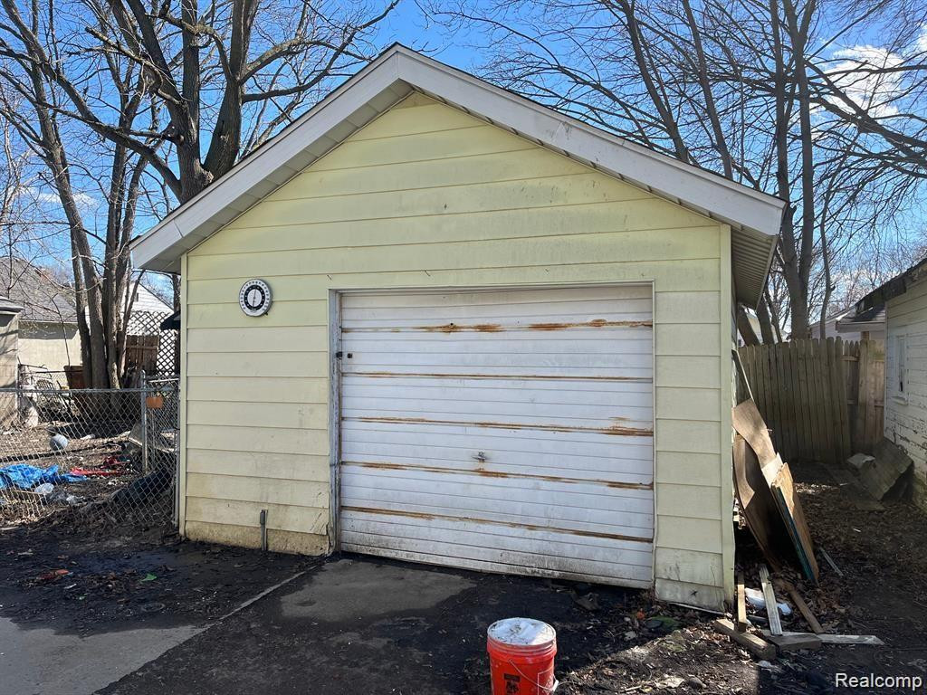 925 BARRIE Avenue, Flint, MI 48507 — Photo 11
