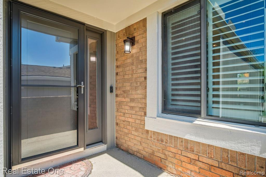 1116 WASHINGTON Circle, Apt 49, Northville, MI 48167 — Photo 4