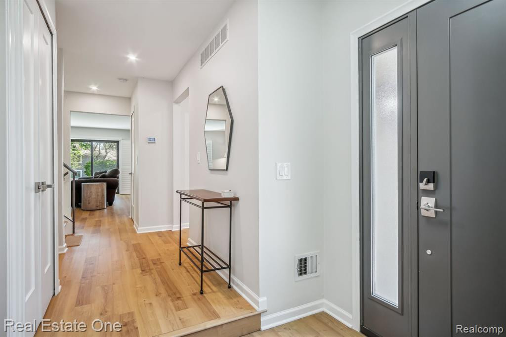 1116 WASHINGTON Circle, Apt 49, Northville, MI 48167 — Photo 6
