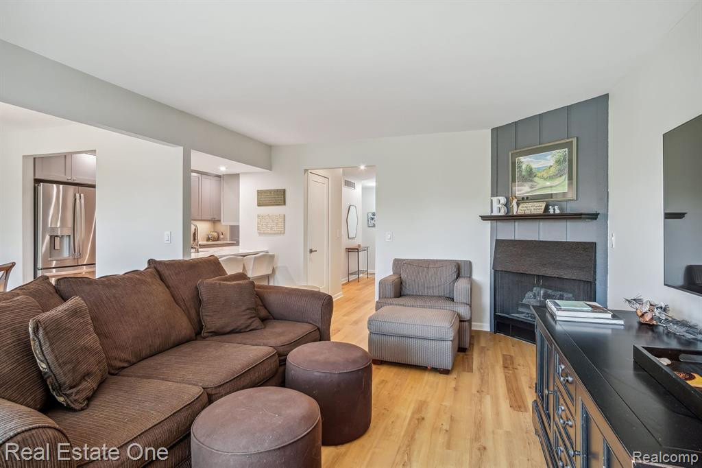 1116 WASHINGTON Circle, Apt 49, Northville, MI 48167 — Photo 9