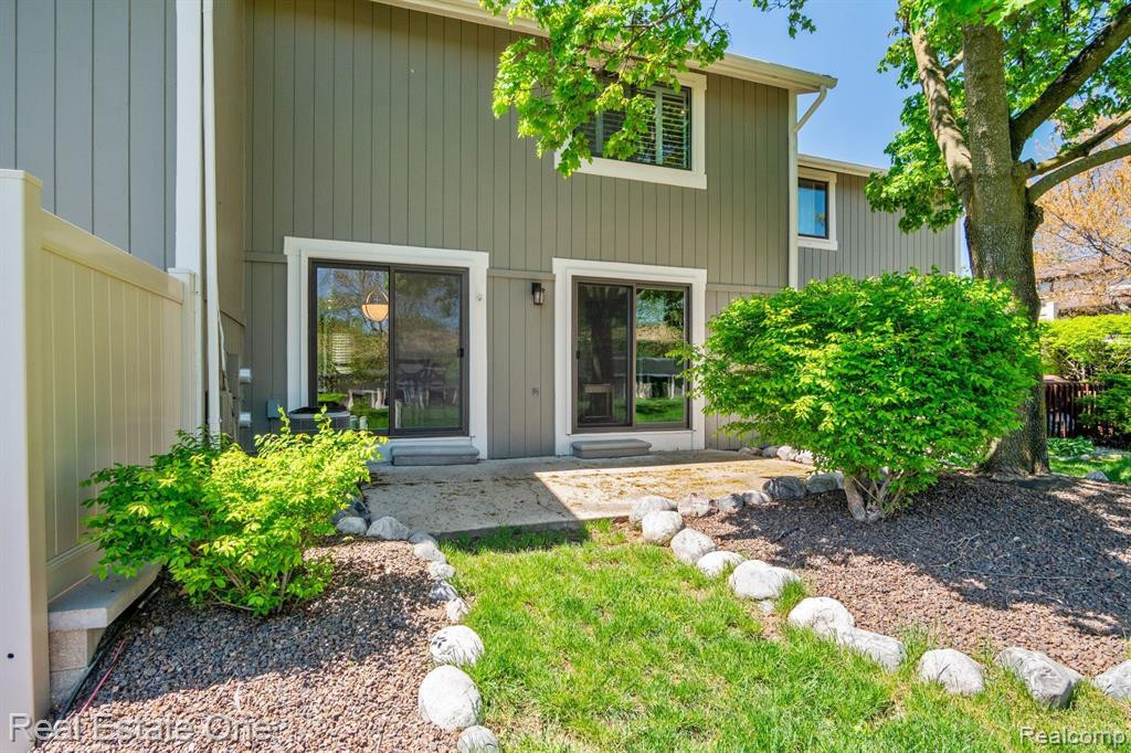 1116 WASHINGTON Circle, Apt 49, Northville, MI 48167 — Photo 34