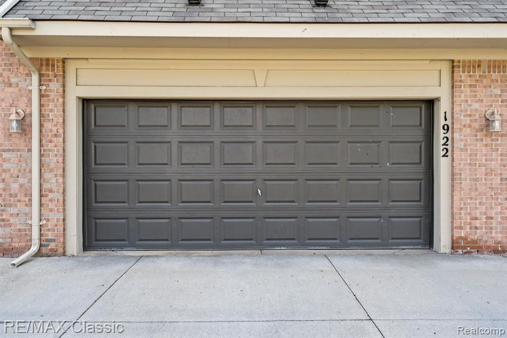 1922 PINECROFT Drive, Canton, MI 48188 — Photo 2