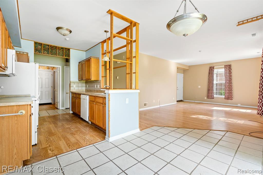 1922 PINECROFT Drive, Canton, MI 48188 — Photo 12