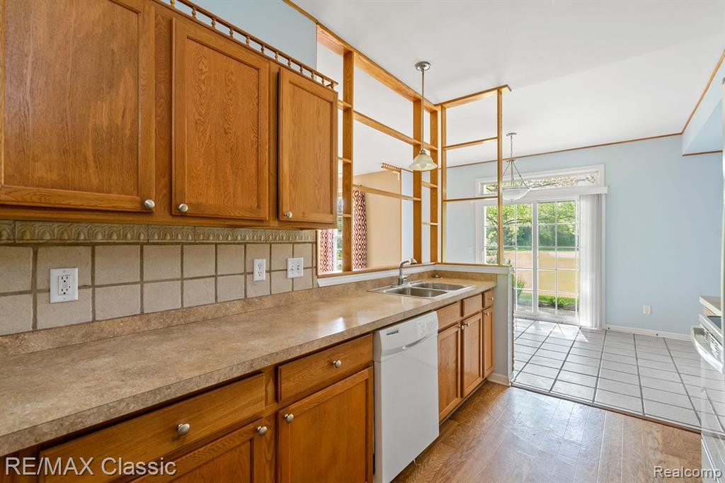 1922 PINECROFT Drive, Canton, MI 48188 — Photo 16