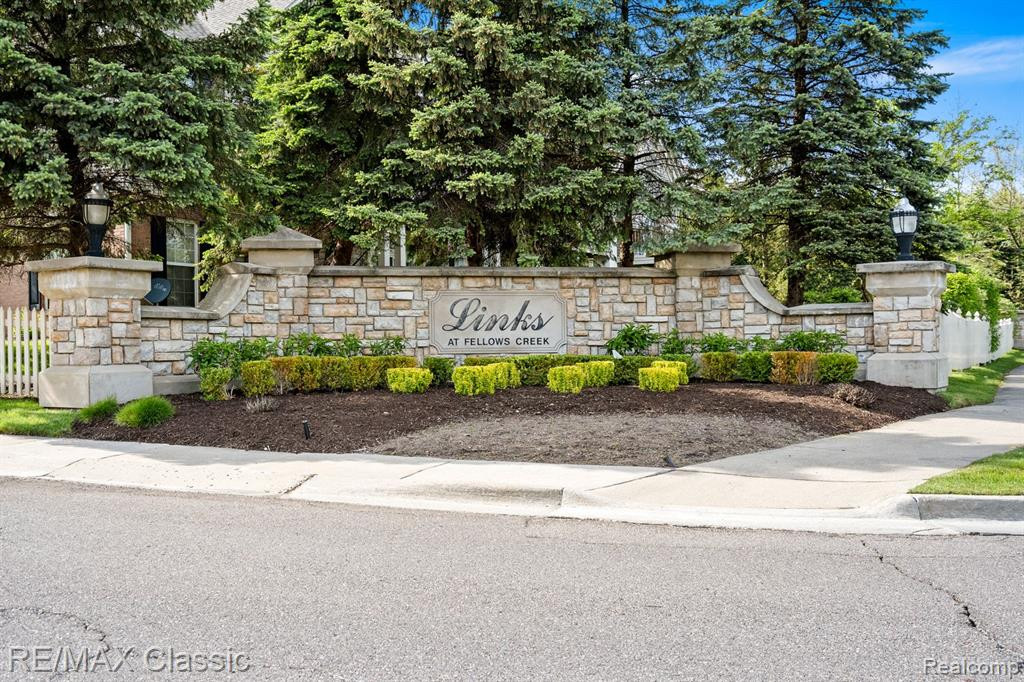 1922 PINECROFT Drive, Canton, MI 48188 — Photo 24