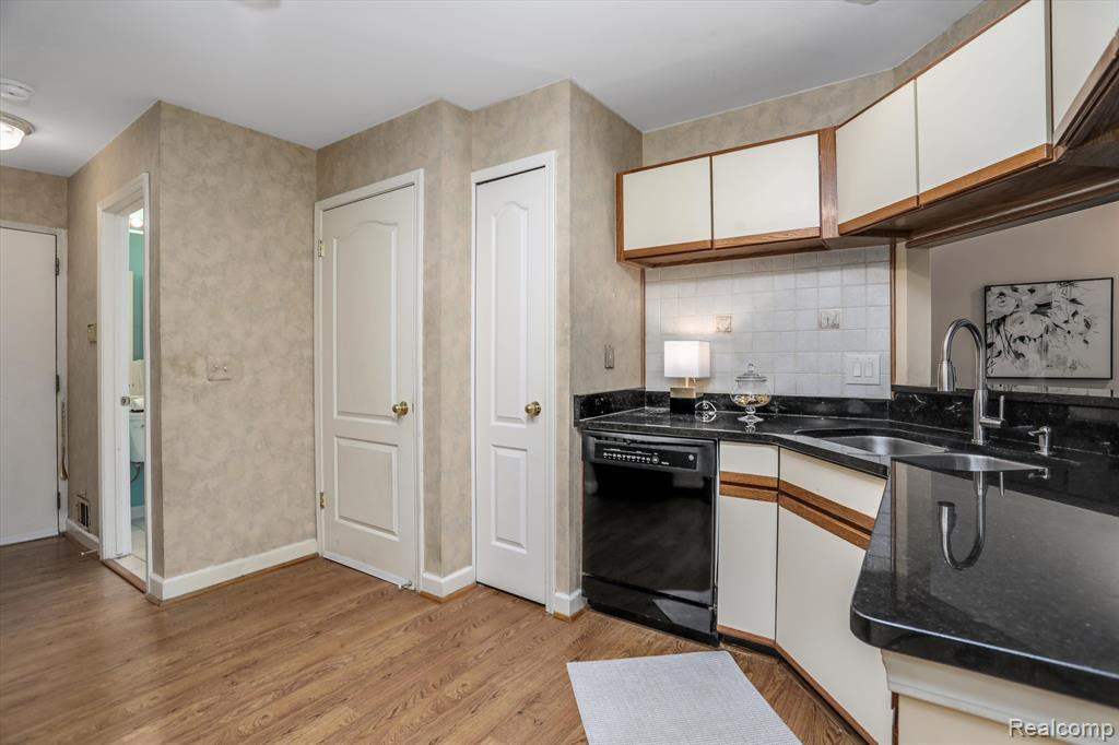 1174 Fairways Boulevard, #2, Troy, MI 48085 — Photo 9