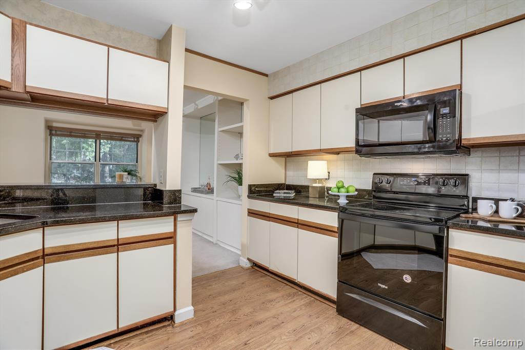 1174 Fairways Boulevard, #2, Troy, MI 48085 — Photo 10