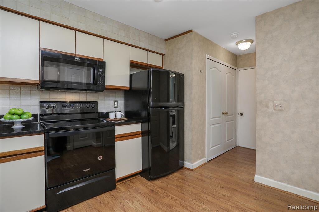 1174 Fairways Boulevard, #2, Troy, MI 48085 — Photo 11