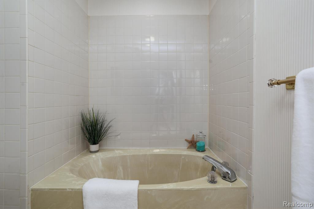 1174 Fairways Boulevard, #2, Troy, MI 48085 — Photo 17