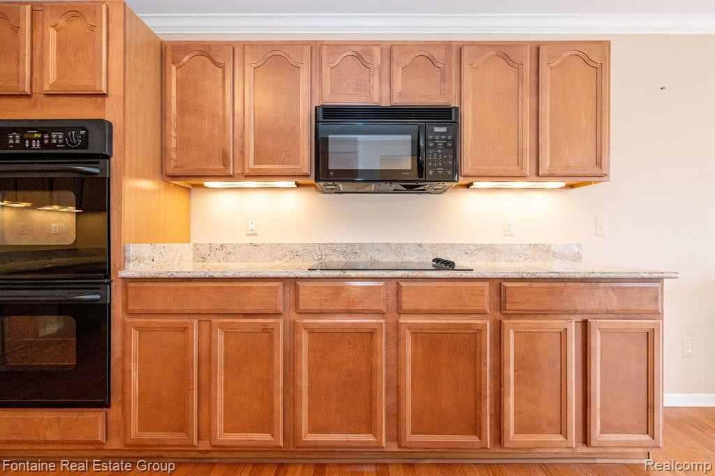 49478 N GLACIER, Northville, MI 48168 — Photo 18