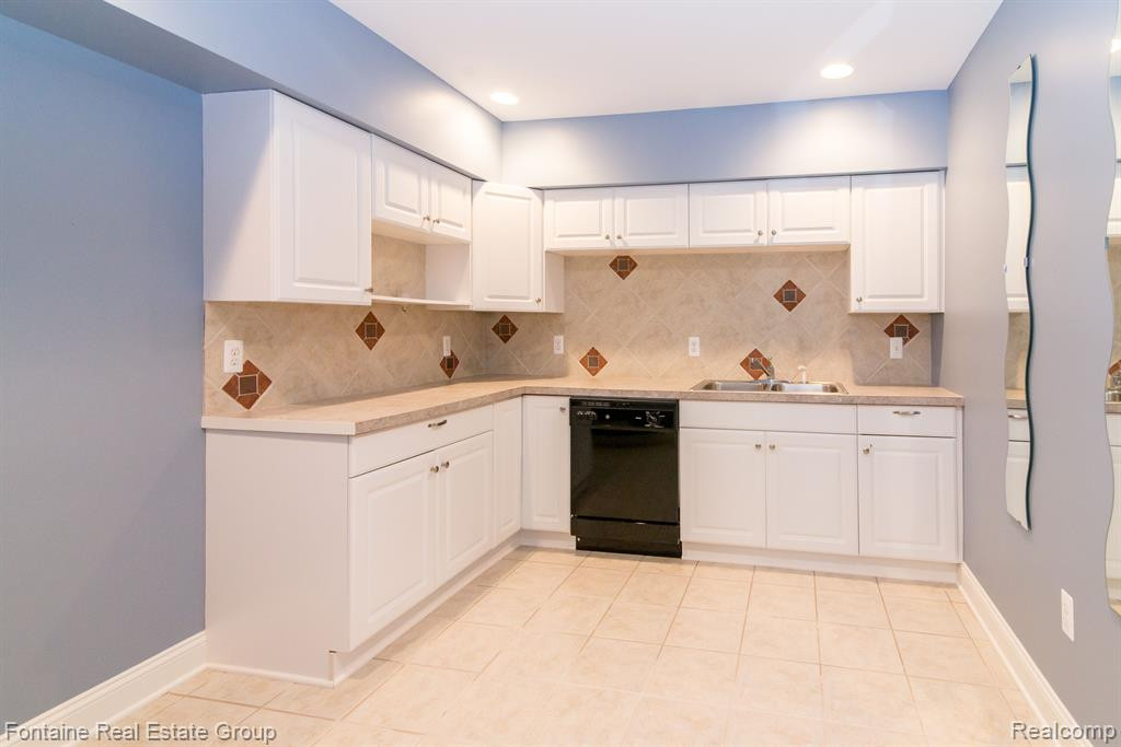 49478 N GLACIER, Northville, MI 48168 — Photo 36
