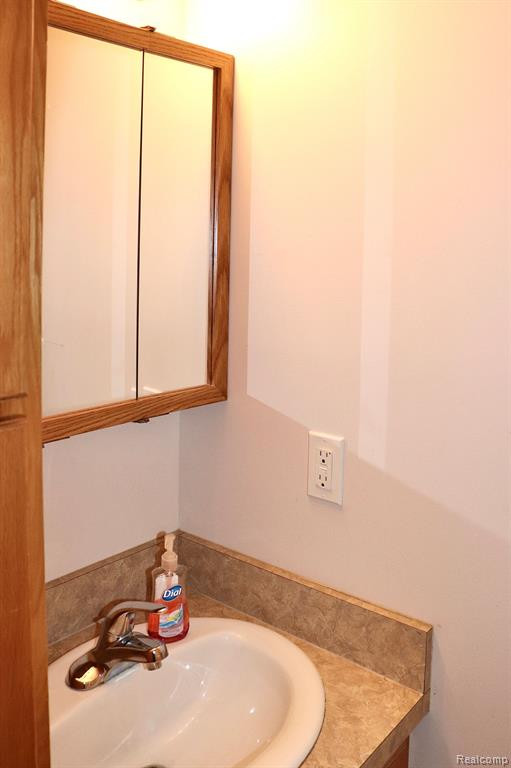 5075 N LINDEN Road, Flint, MI 48504 — Photo 9