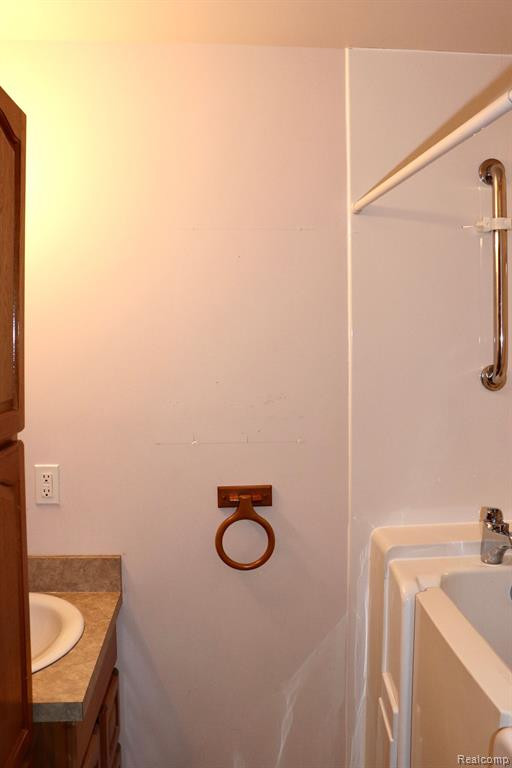 5075 N LINDEN Road, Flint, MI 48504 — Photo 10