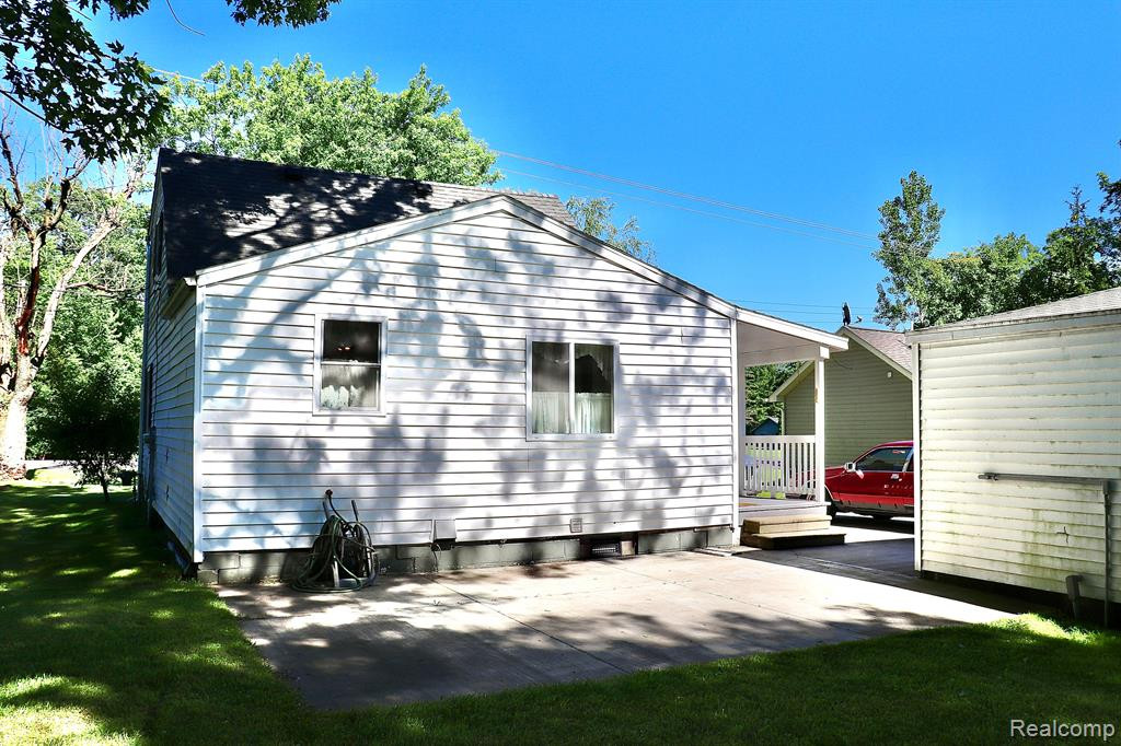 5075 N LINDEN Road, Flint, MI 48504 — Photo 16