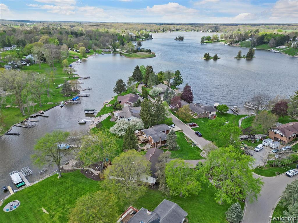 7527 Ore Knob Drive, Fenton, MI 48430 — front exterior