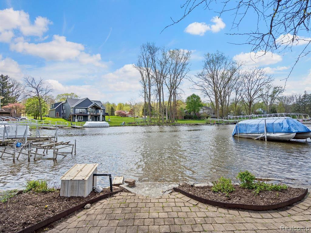 7527 Ore Knob Drive, Fenton, MI 48430 — Photo 2