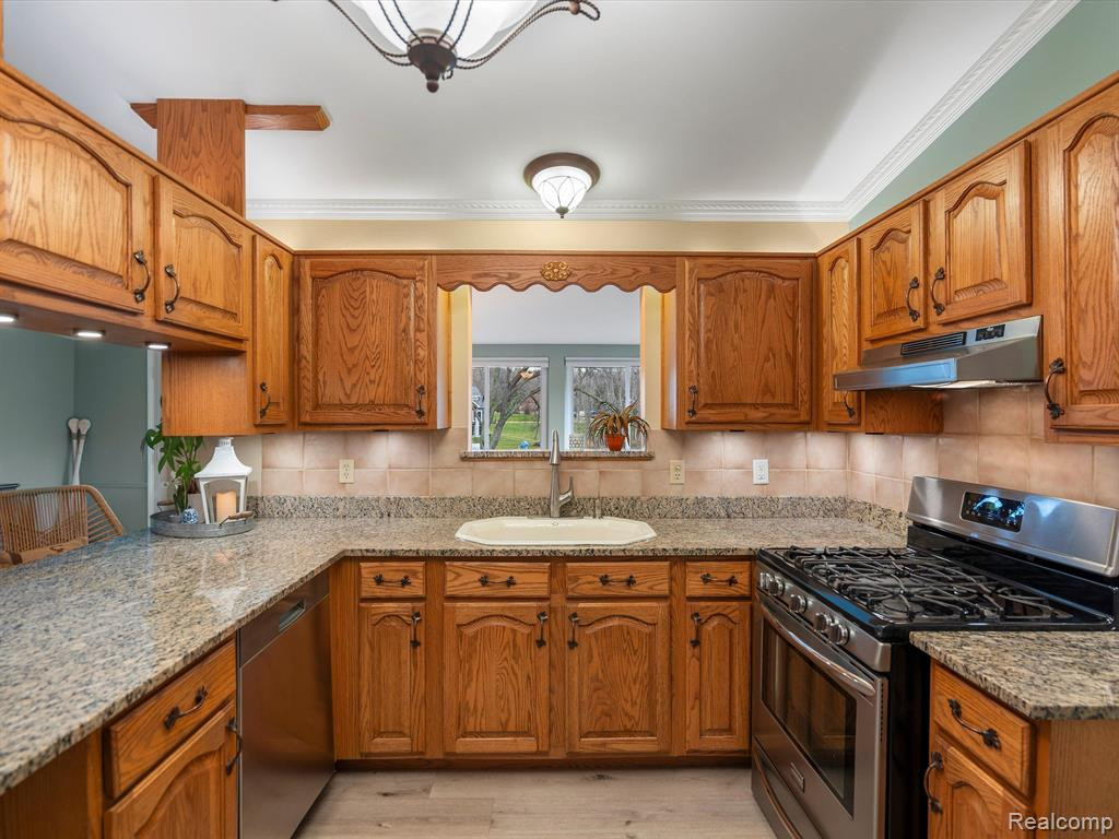 7527 Ore Knob Drive, Fenton, MI 48430 — Photo 17