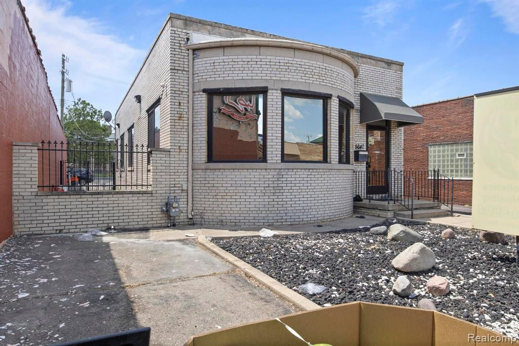 5641 Schaefer Avenue, Dearborn, MI 48126 — Photo 8