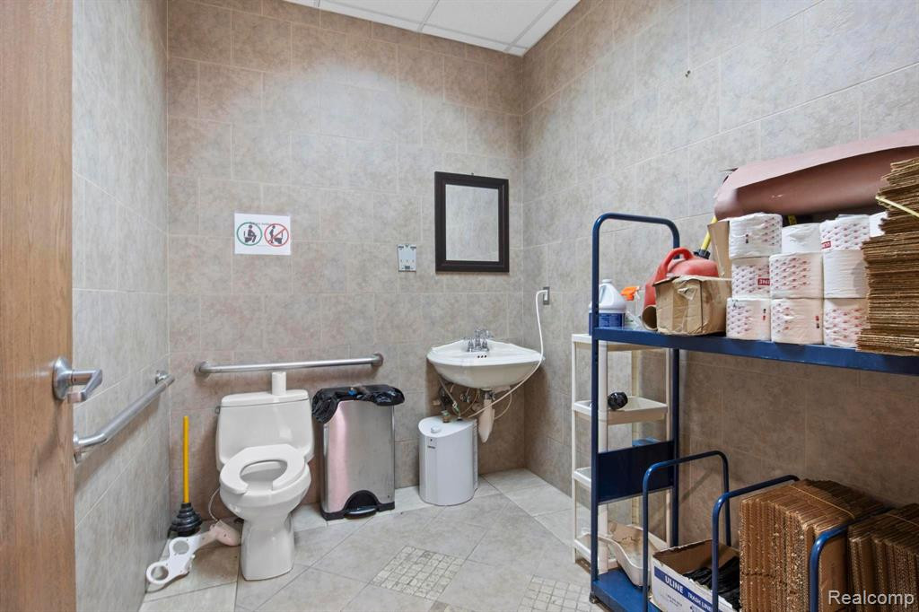 5641 Schaefer Avenue, Dearborn, MI 48126 — Photo 25