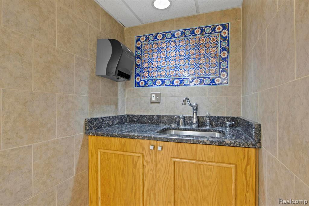 5641 Schaefer Avenue, Dearborn, MI 48126 — Photo 30