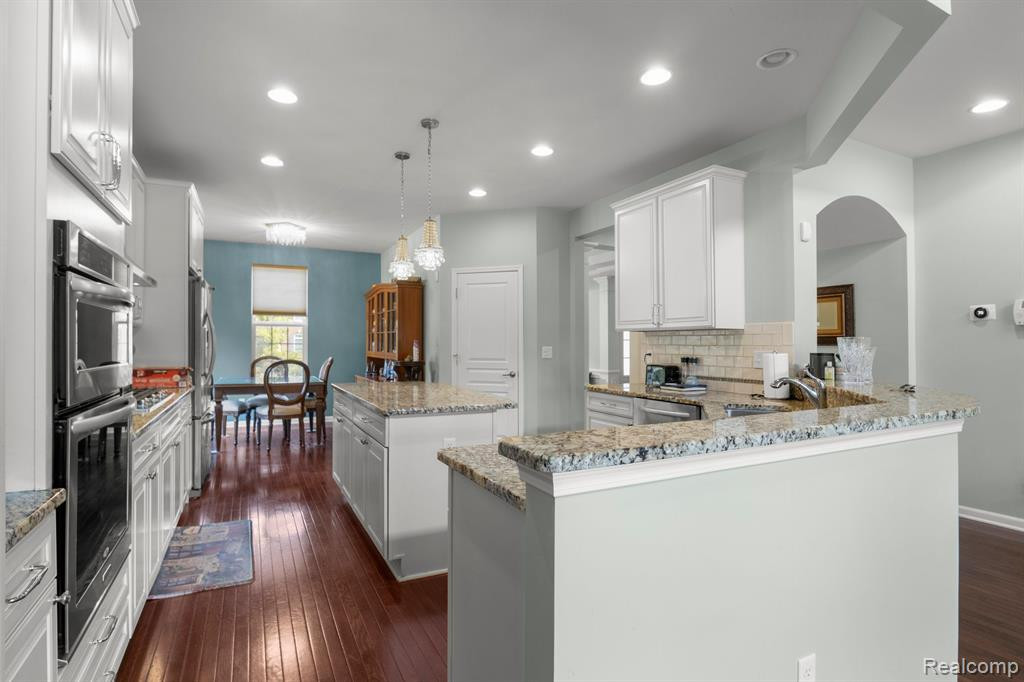 49531 GREAT FALLS Road, Canton, MI 48188 — Photo 17