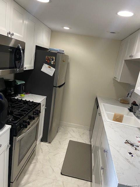 9565 HARBOUR COVE, Ypsilanti, MI 48197 — Photo 11