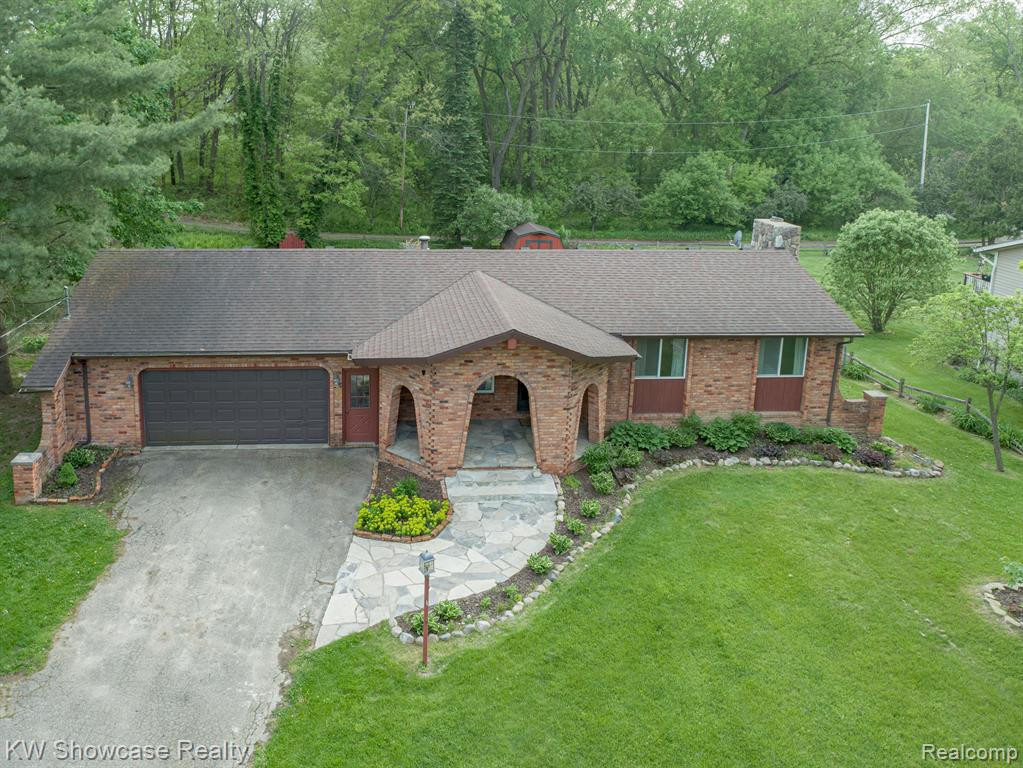 9847 BLOOMHILL Drive, Holly, MI 48442 — Photo 3