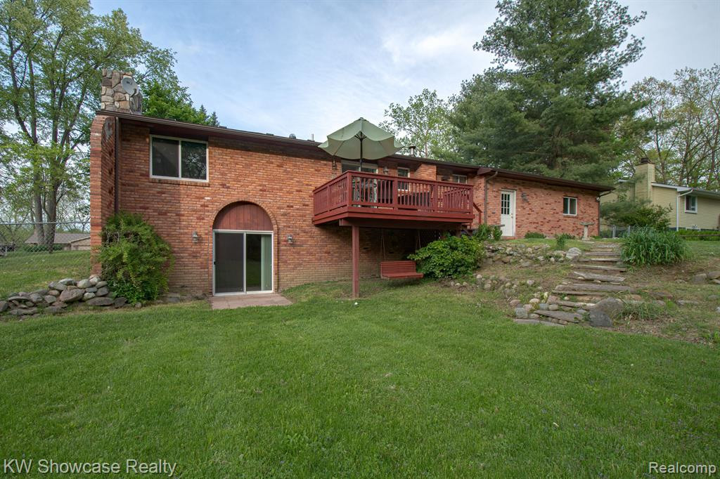 9847 BLOOMHILL Drive, Holly, MI 48442 — Photo 4