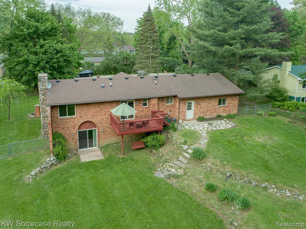 9847 BLOOMHILL Drive, Holly, MI 48442 — Photo 5