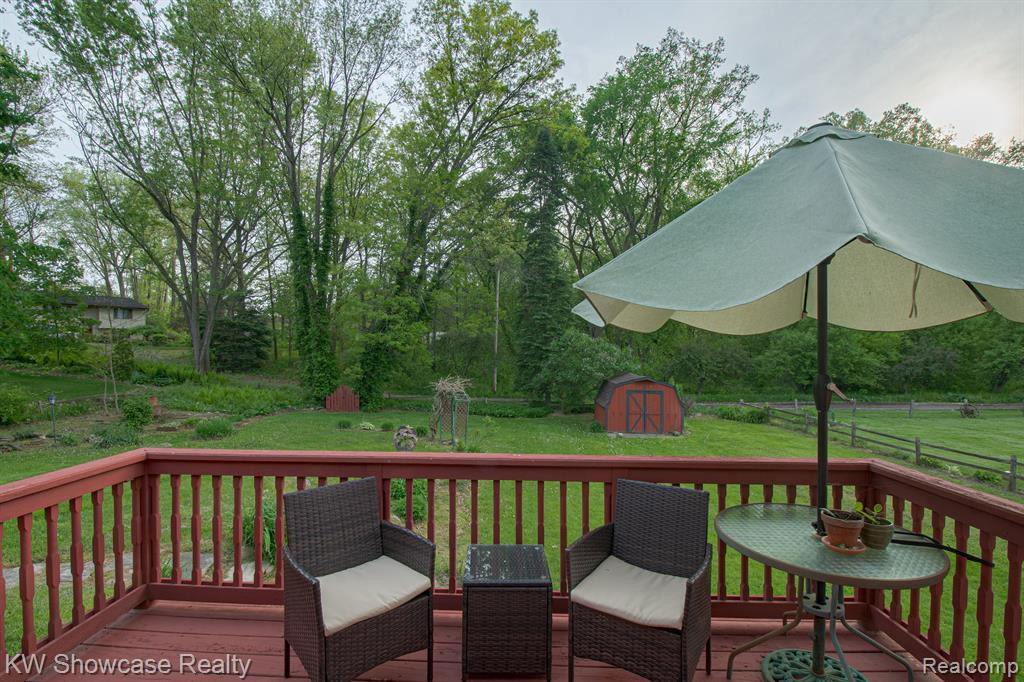 9847 BLOOMHILL Drive, Holly, MI 48442 — Photo 7