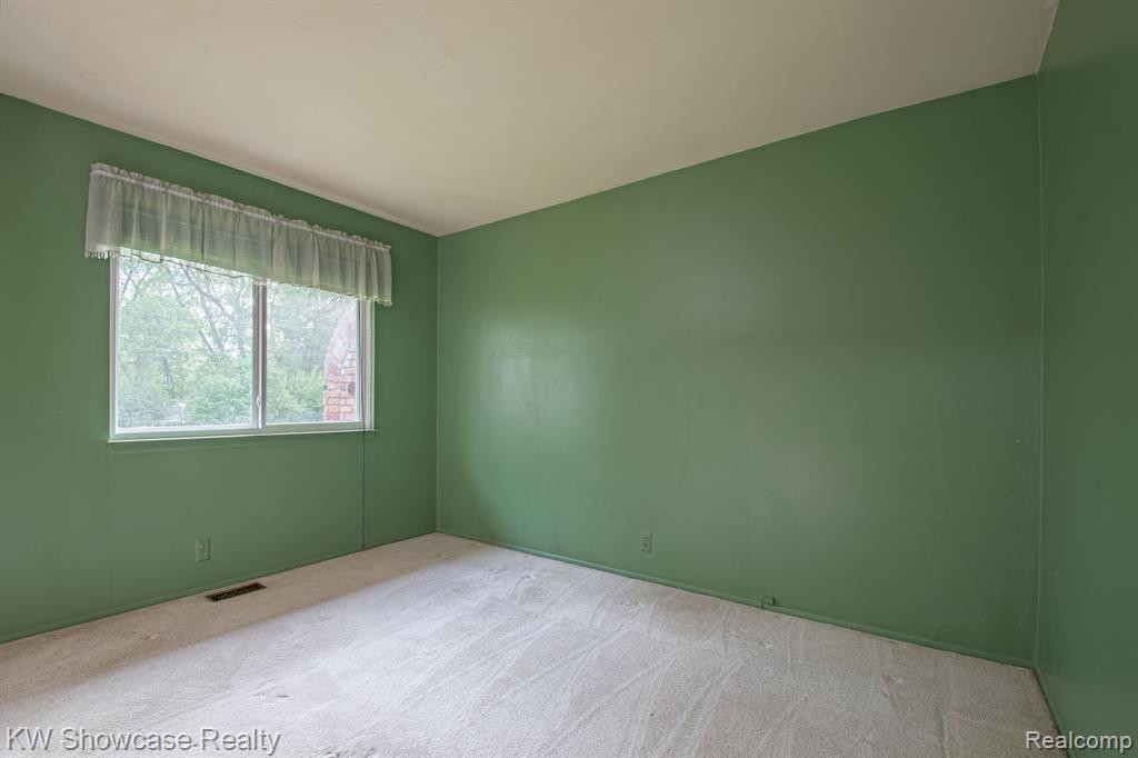 9847 BLOOMHILL Drive, Holly, MI 48442 — Photo 14