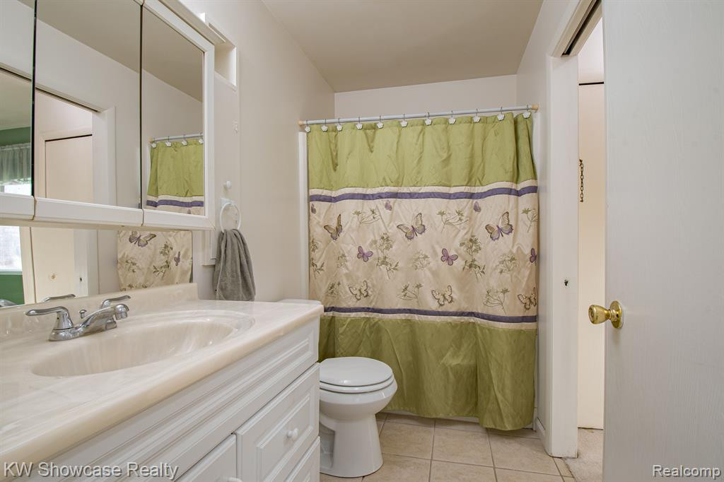9847 BLOOMHILL Drive, Holly, MI 48442 — Photo 16