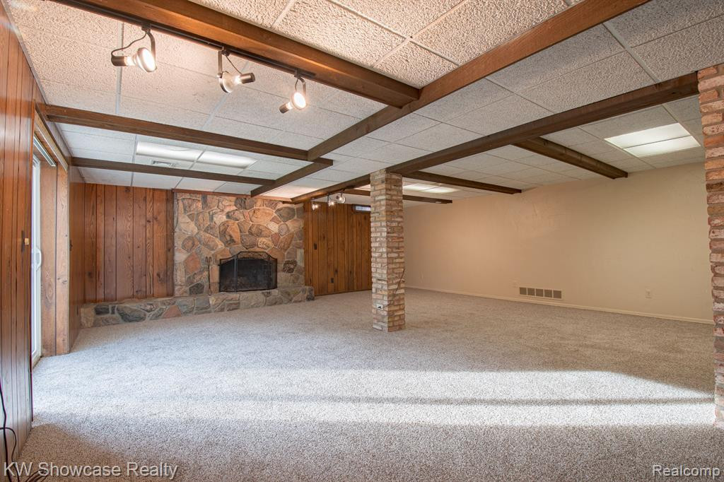 9847 BLOOMHILL Drive, Holly, MI 48442 — Photo 18