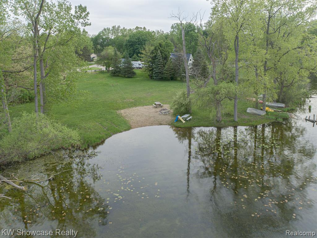 9847 BLOOMHILL Drive, Holly, MI 48442 — Photo 24