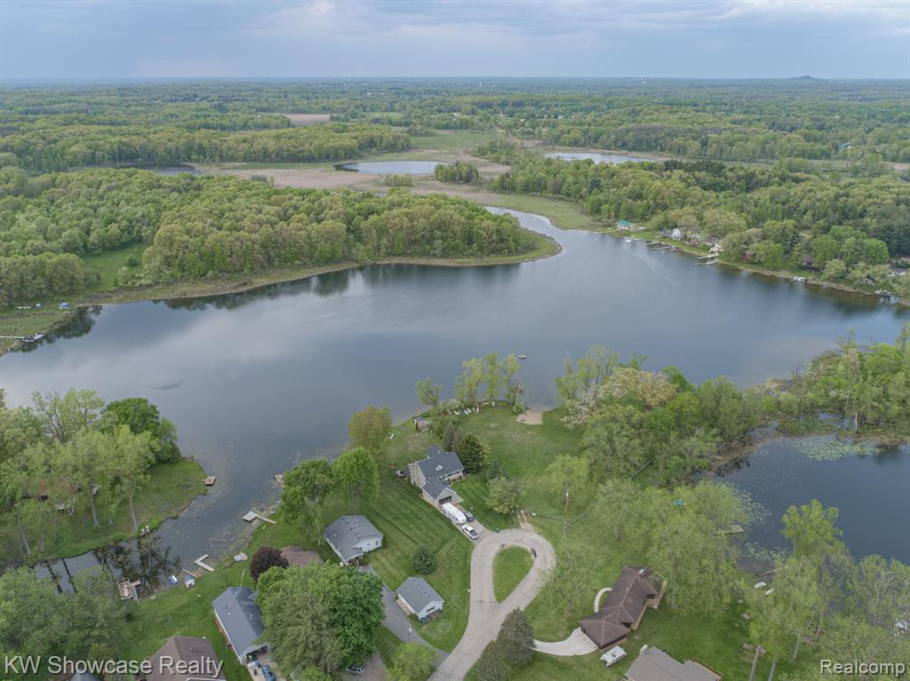 9847 BLOOMHILL Drive, Holly, MI 48442 — Photo 25